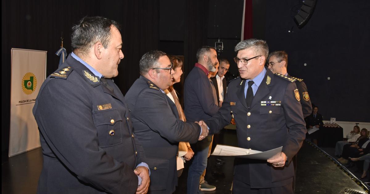 Reconocimiento a personal y dependencias de la Policiacutea de La Pampa