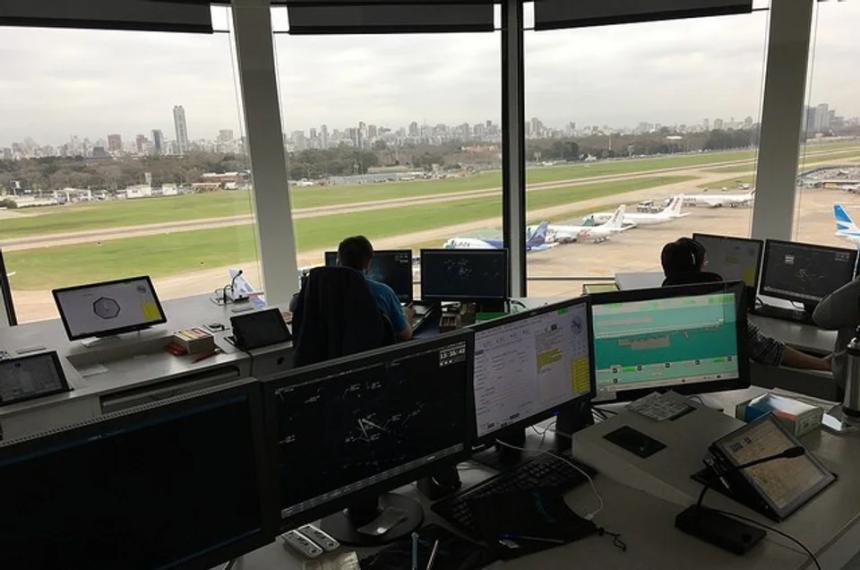 Los controladores aeacutereos cumplen una nueva jornada de paro