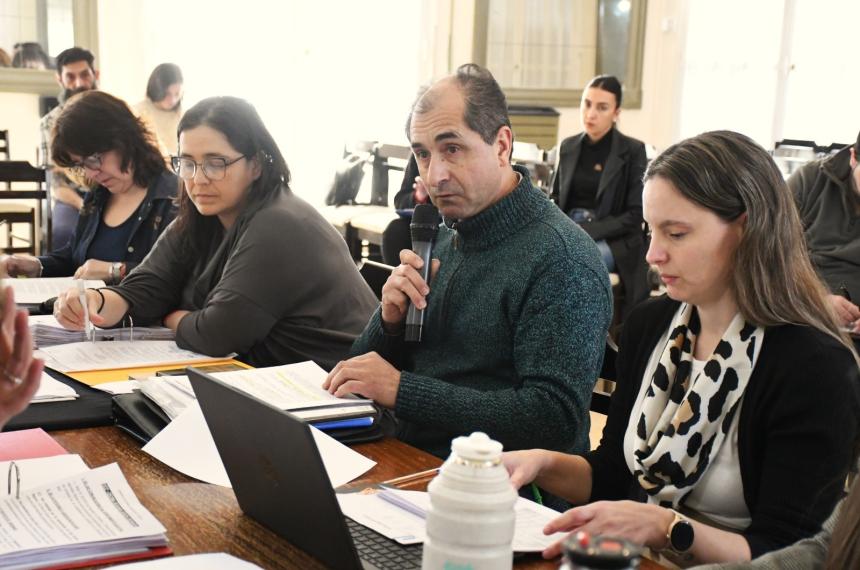 El aumento del boleto de colectivo se discutioacute en el Concejo