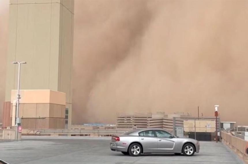Tormenta de arena golpea Phoenix y deja miles de afectados