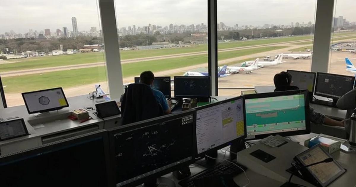 Los controladores aeacutereos cumplen una nueva jornada de paro