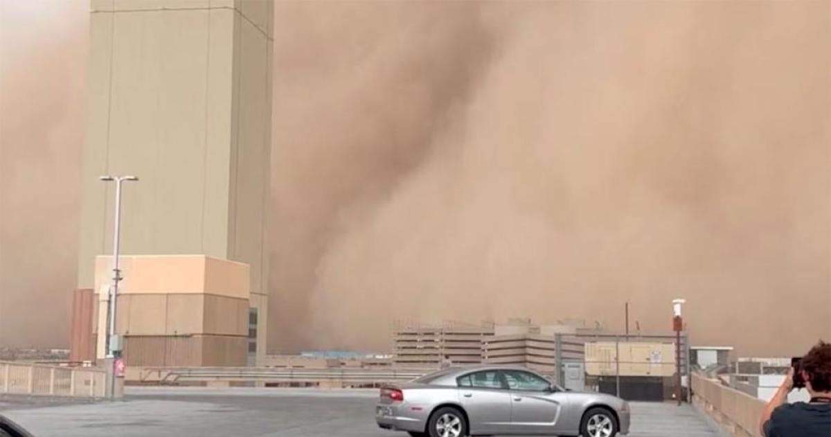 Tormenta de arena golpea Phoenix y deja miles de afectados