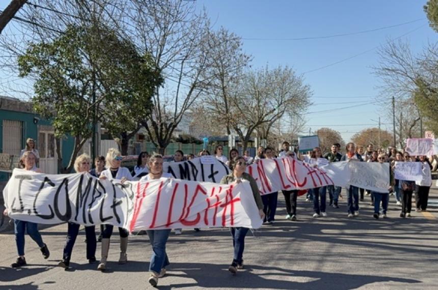 Docentes de jornada completa se movilizaron en General Pico