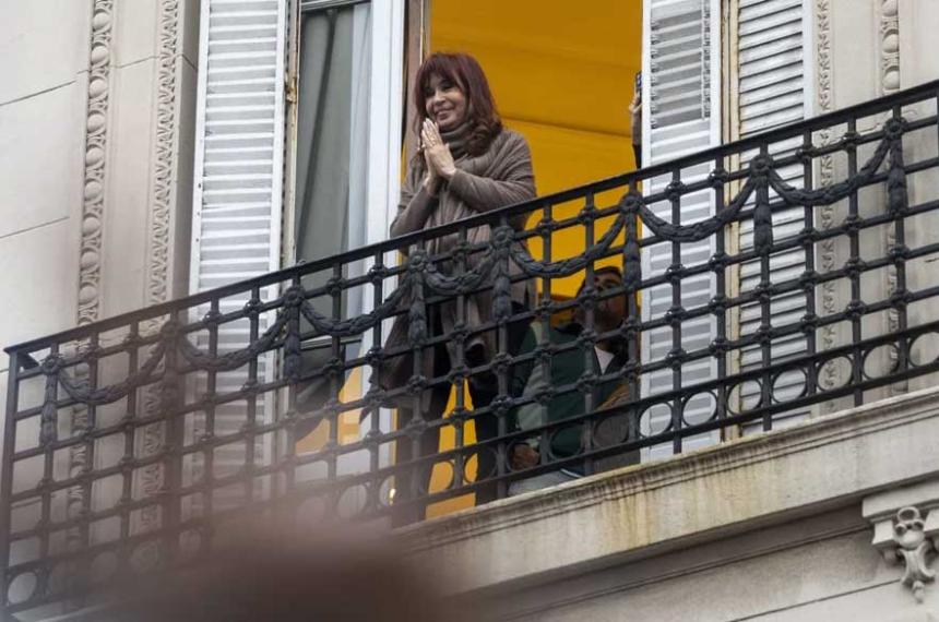 Cristina Kirchner- Hay jubilados que parten en tres pedacitos las pastillas me hace acordar al 2001