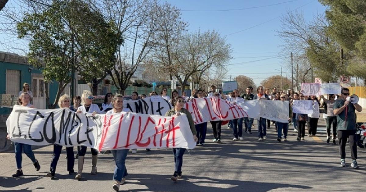 Docentes de jornada completa se movilizaron en General Pico
