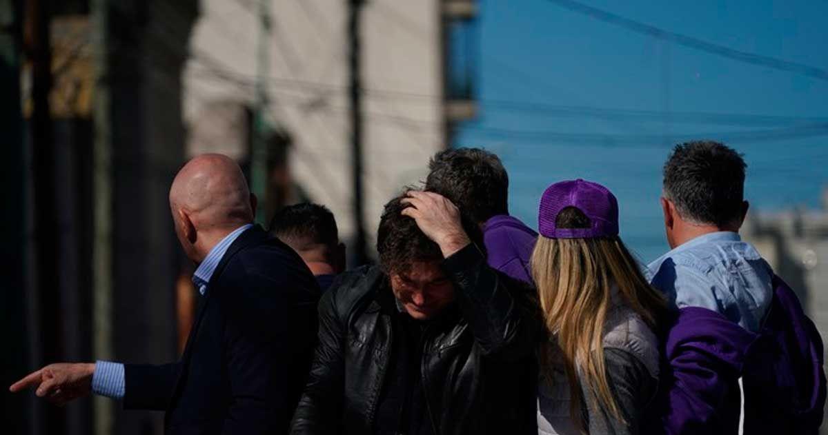Agresioacuten a Javier Milei durante la caravana en Lomas de Zamora- fotos y videos