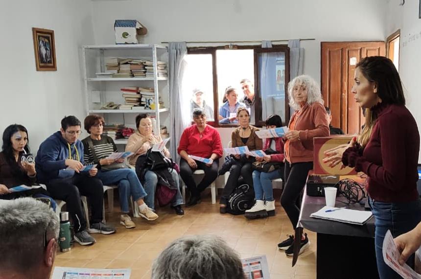 Charla abierta en la UB de Colonia Escalante sobre la Boleta Uacutenica de Papel