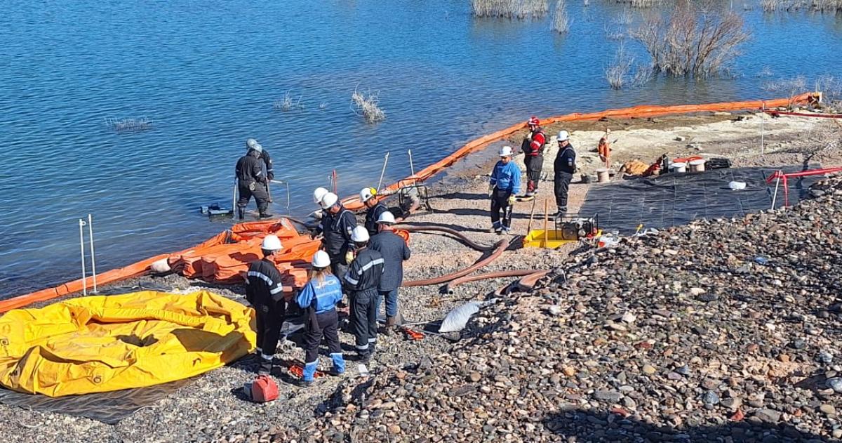 Simulacro en Casa de Piedra para prevenir derrames de petroacuteleo