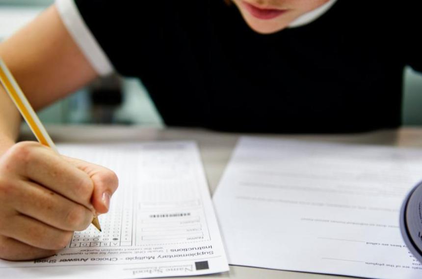 Escaacutendalo en Beacutelgica- investigan fraude en examen de Medicina con uso de ChatGPT