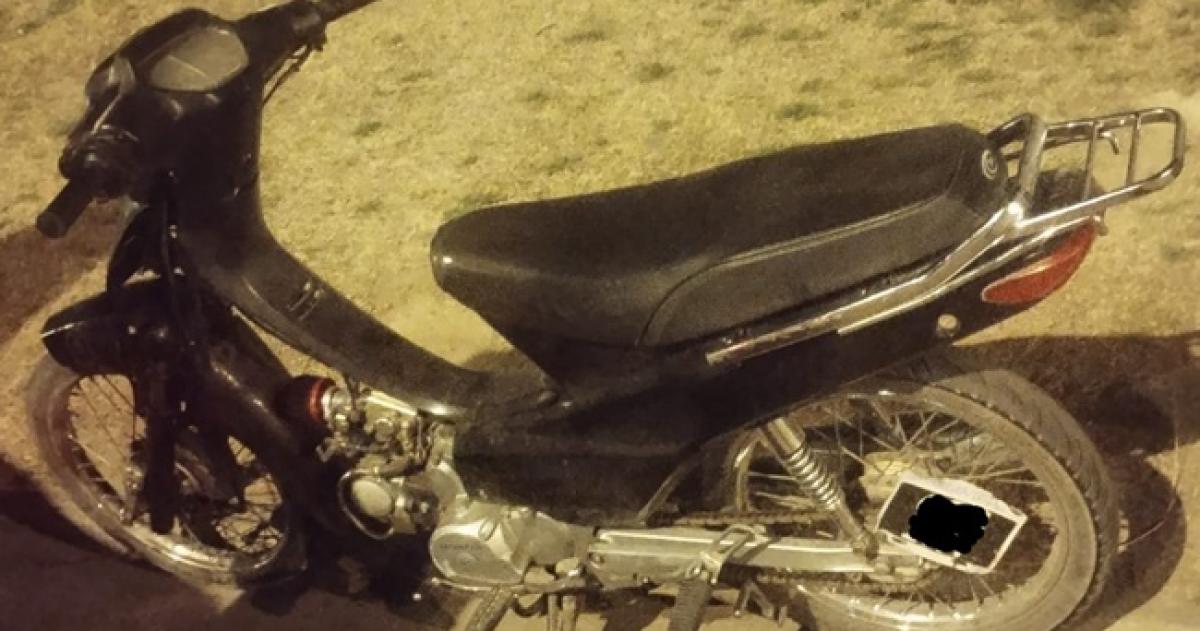 Detienen a dos adolescentes por robo de una moto