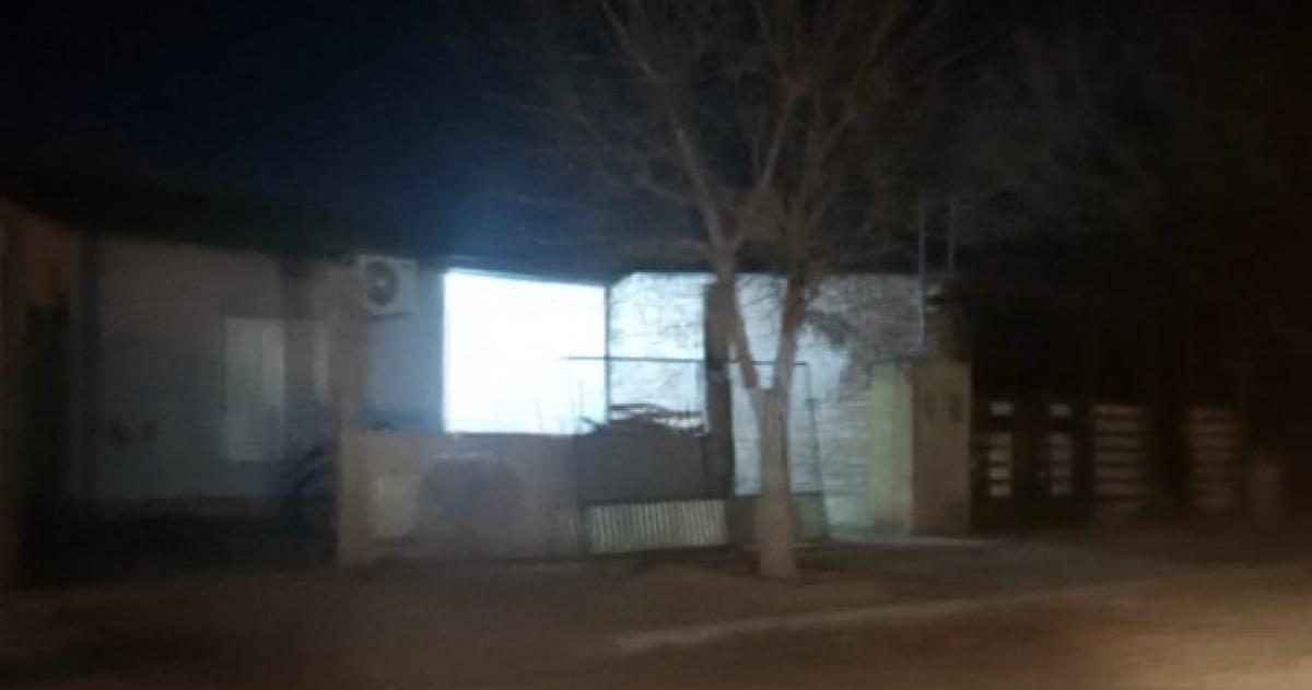 Dos hermanos discutieron por el volumen del TV y uno sacoacute un arma