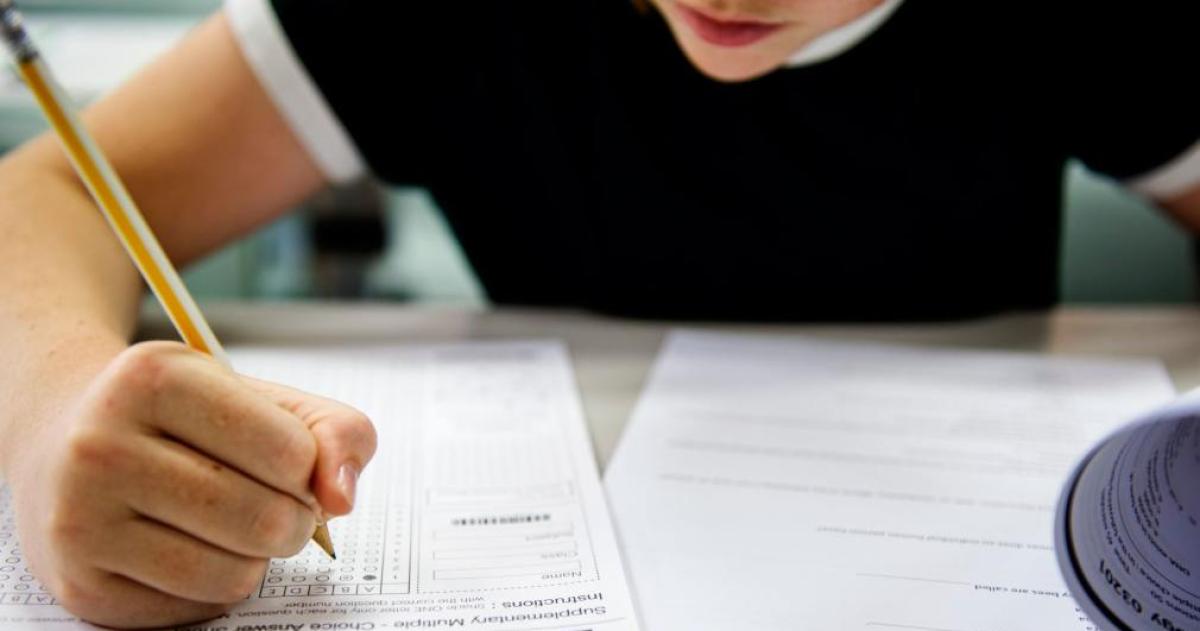 Escaacutendalo en Beacutelgica- investigan fraude en examen de Medicina con uso de ChatGPT