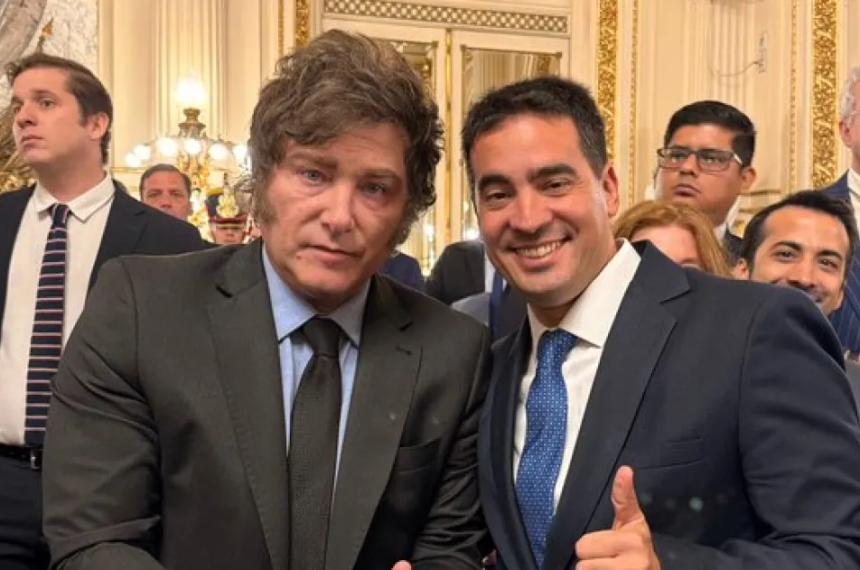 Ravier en silencio por las coimas celebra que Milei echoacute 55 mil estatales