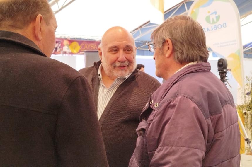 Ferraacuten en modo campantildea visitoacute la Expo Apiacutecola de Doblas