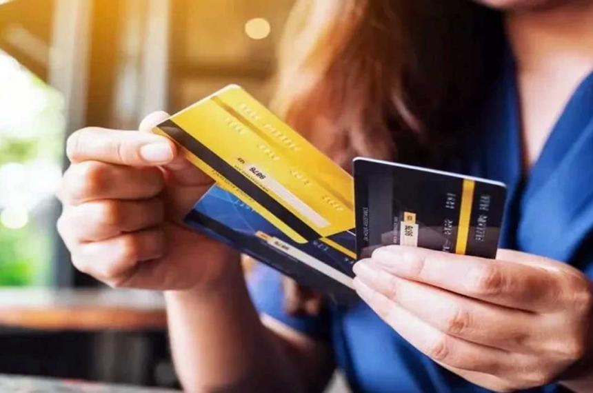 Crece la morosidad en tarjetas y preacutestamos personales por el encarecimiento del creacutedito