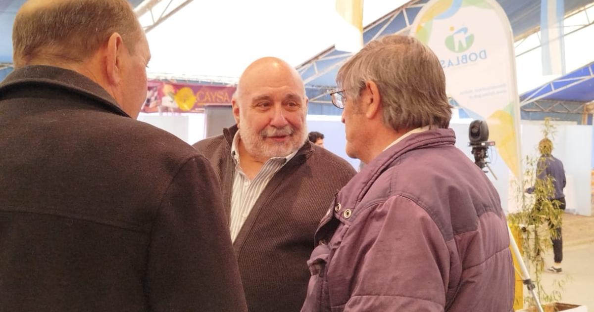 Ferraacuten en modo campantildea visitoacute la Expo Apiacutecola de Doblas