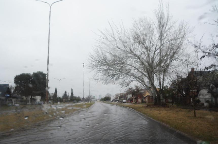 Un domingo con lluvias viento sur y friacuteo en Santa Rosa