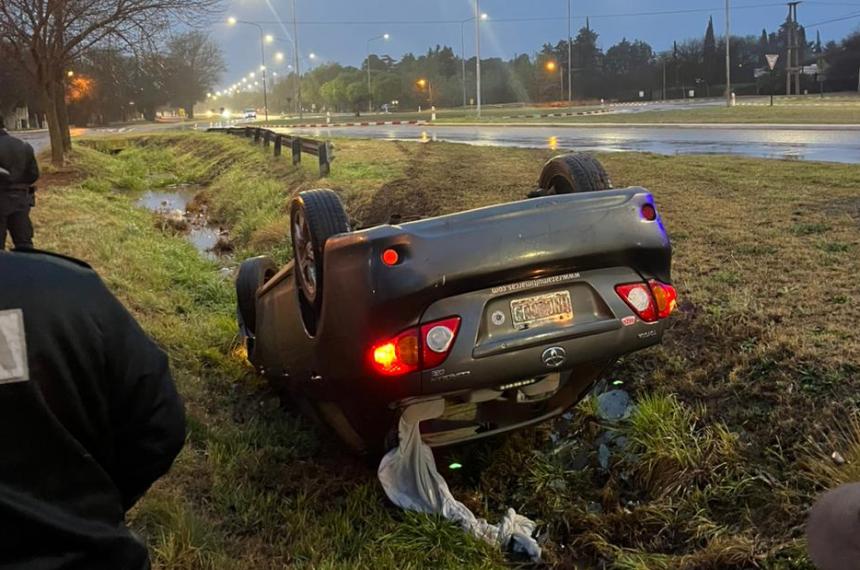 Un Corolla volcoacute en la Peroacuten
