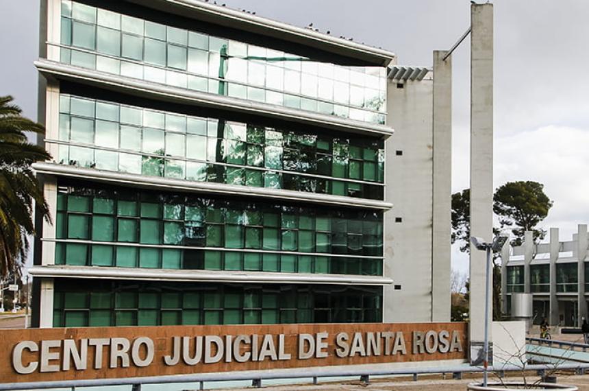 Prisioacuten preventiva para un policiacutea acusado de violencia de geacutenero