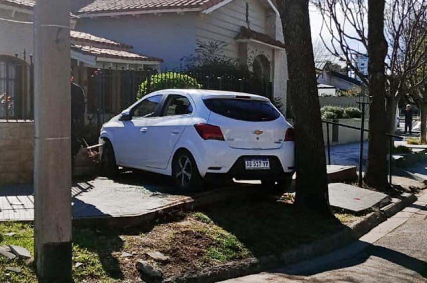 Murioacute el ex futbolista Rauacutel Mansilla al descompensarse y chocar en Santa Rosa