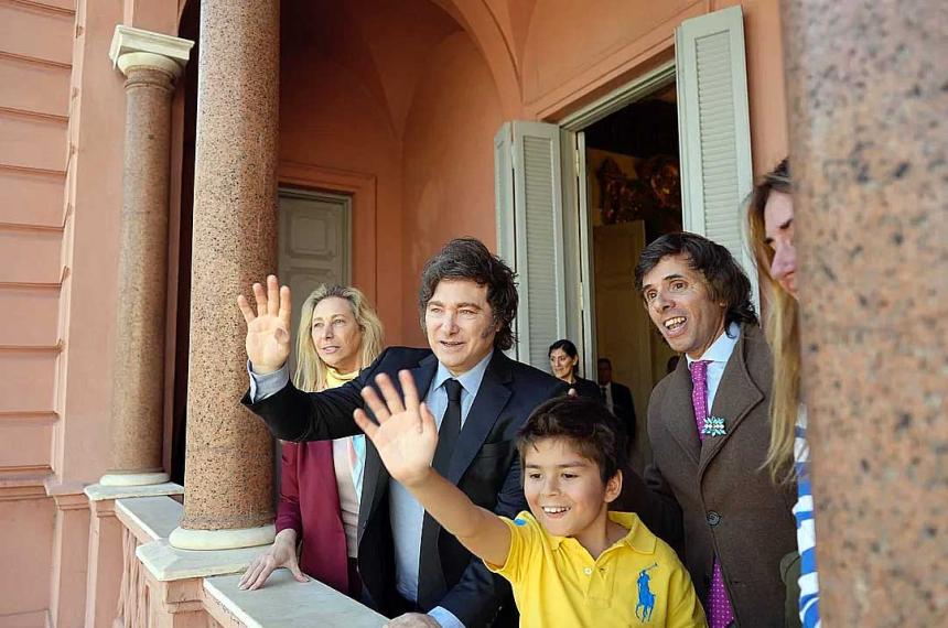 La imagen positiva de Milei cayoacute tres puntos tras la poleacutemica de los audios