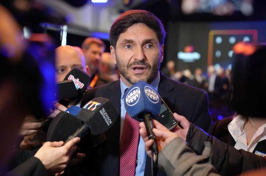 Pullaro pidioacute que el Gobierno aclare denuncias por corrupcioacuten y rechazoacute ataques a la prensa