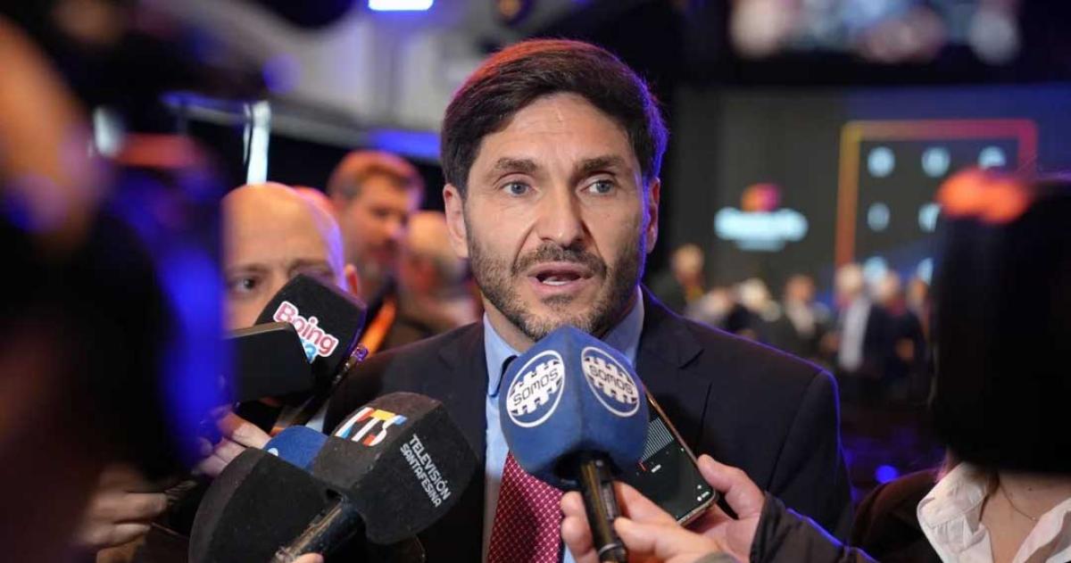 Pullaro pidioacute que el Gobierno aclare denuncias por corrupcioacuten y rechazoacute ataques a la prensa
