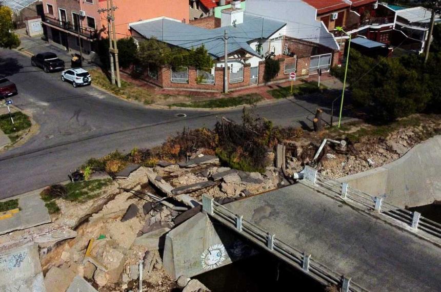 Bahiacutea Blanca inicioacute la reconstruccioacuten de los puentes del canal Maldonado