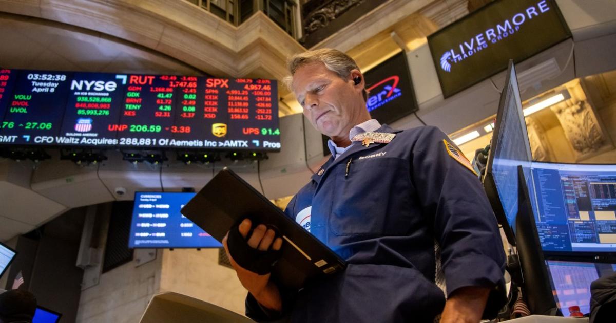 El riesgo paiacutes roza los 900 puntos y llega a lo maacutes alto en 5 meses