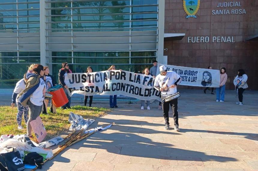 Familiares de Liacutea Falcoacuten reclaman fecha para el juicio y caacutercel efectiva para el acusado