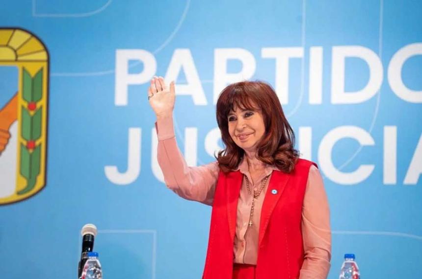 Cobarde caradura y ridiacuteculo- Cristina Kirchner criticoacute a Milei y pidioacute votar por Fuerza Patria