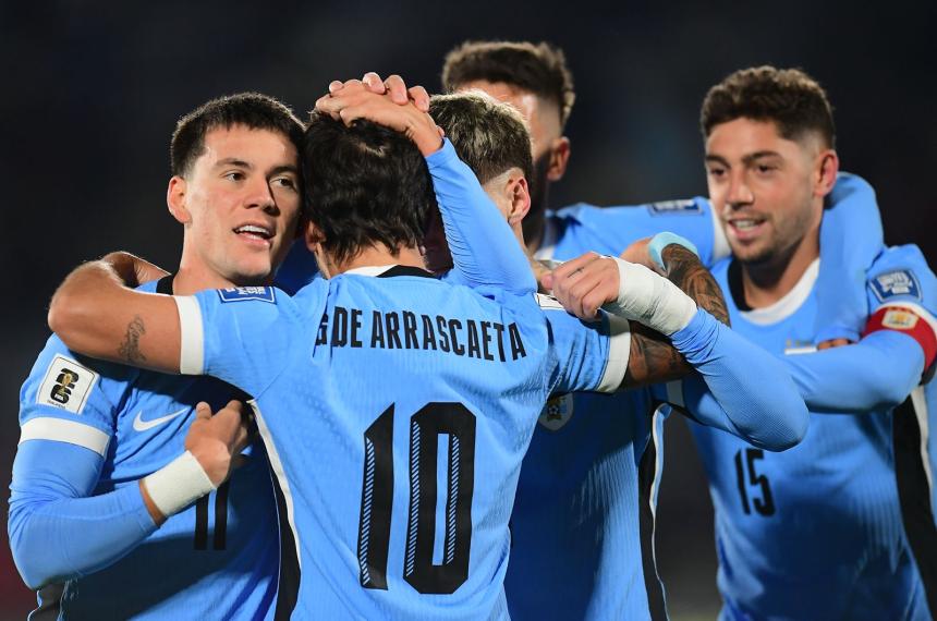 Uruguay goleoacute a Peruacute y aseguroacute la clasificacioacuten