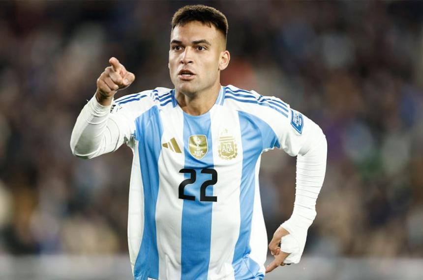 Lautaro Martiacutenez superoacute a Maradona y ya es el quinto goleador histoacuterico de la Seleccioacuten