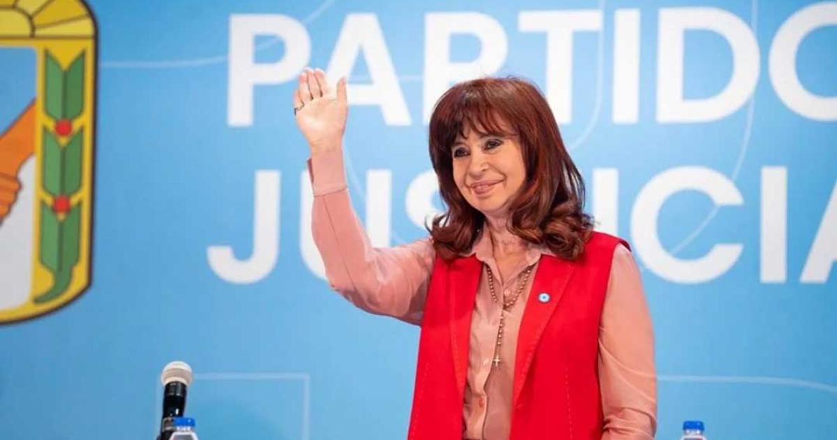 Cobarde caradura y ridiacuteculo- Cristina Kirchner criticoacute a Milei y pidioacute votar por Fuerza Patria