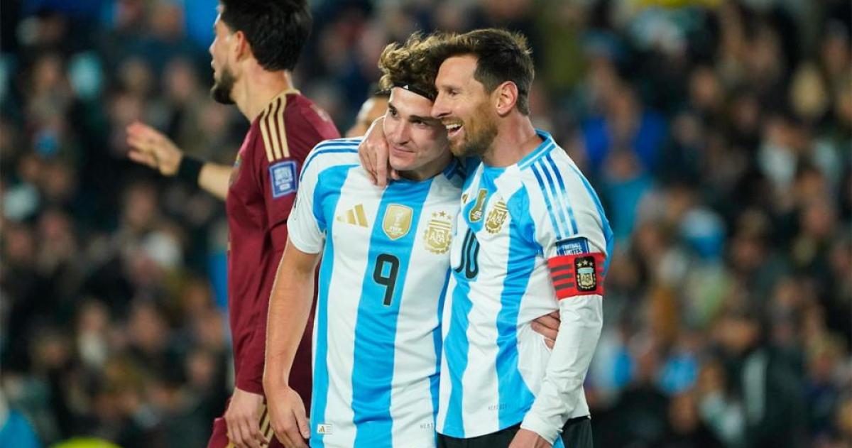 Con doblete de Messi la Scaloneta despidioacute a su capitaacuten con un show en el Monumental