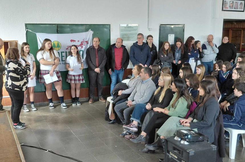 El Gobierno provincial acompantildeoacute el Congreso de Cooperativas Escolares en Macachiacuten