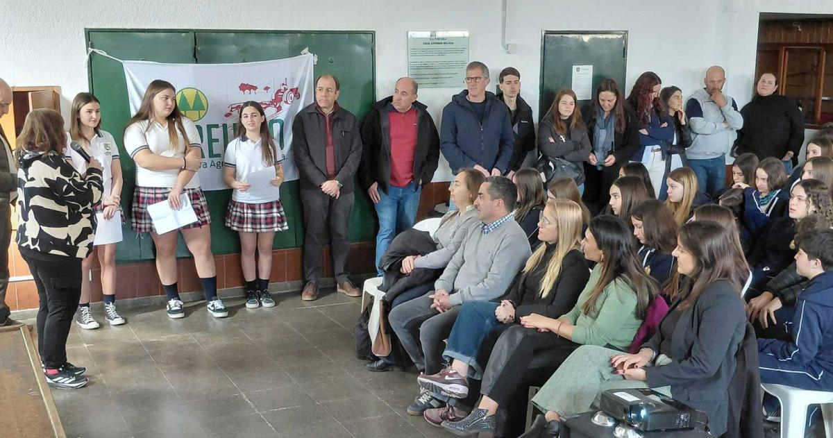 El Gobierno provincial acompantildeoacute el Congreso de Cooperativas Escolares en Macachiacuten
