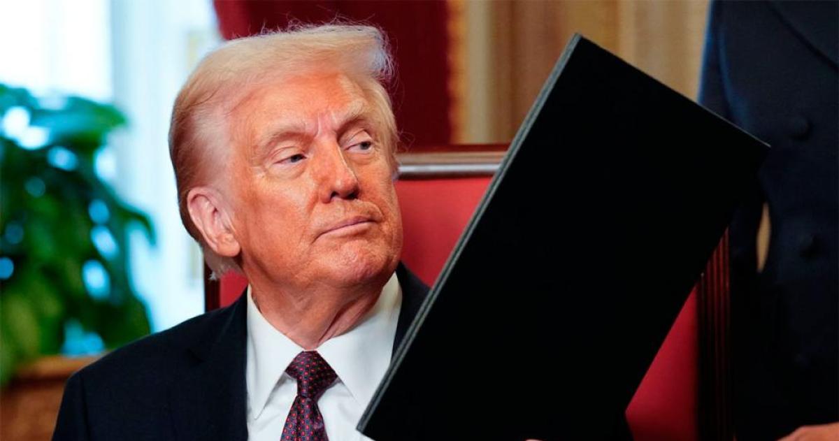 Trump amenaza con derribar aviones venezolanos en el Caribe