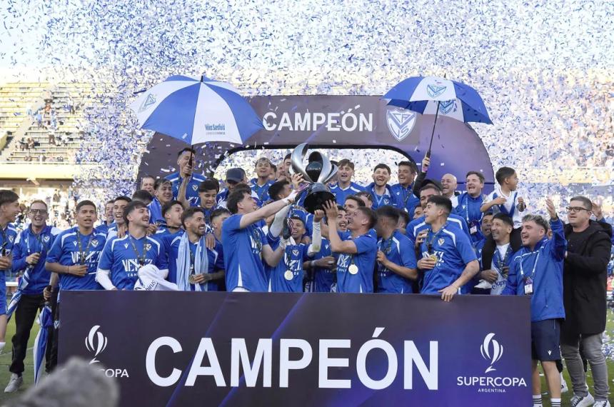 Veacutelez le ganoacute a Central Coacuterdoba y se llevoacute la Supercopa Argentina