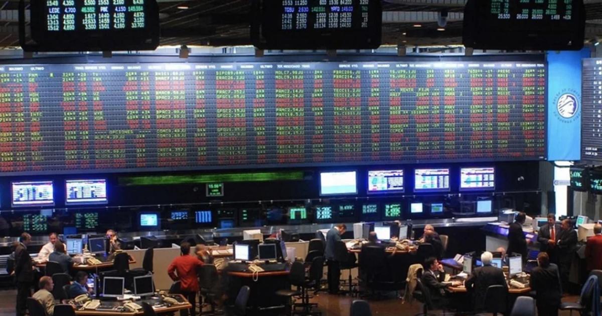 El Gobierno vendioacute US500 millones para frenar al doacutelar y se disparoacute el riesgo paiacutes