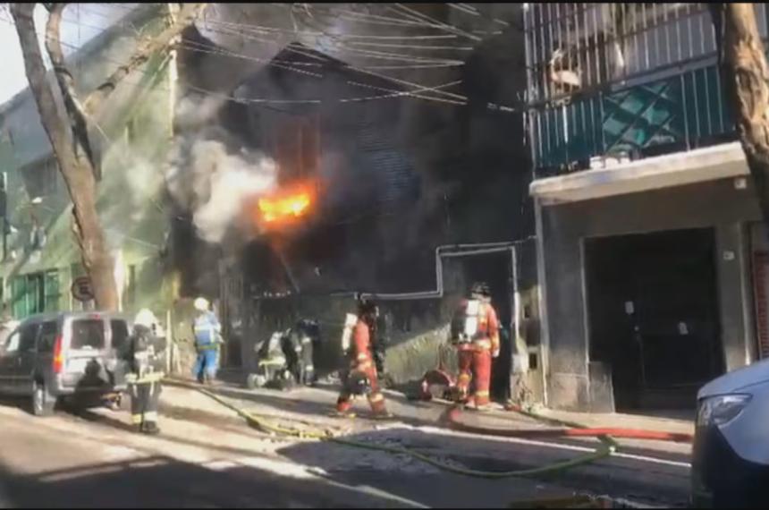 Incendio en un conventillo de La Boca- un muerto