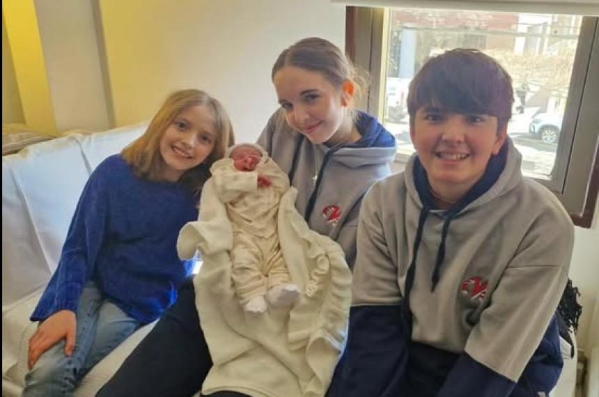 Luciano di Naacutepoli y Carmina Besga celebraron el nacimiento de su hija