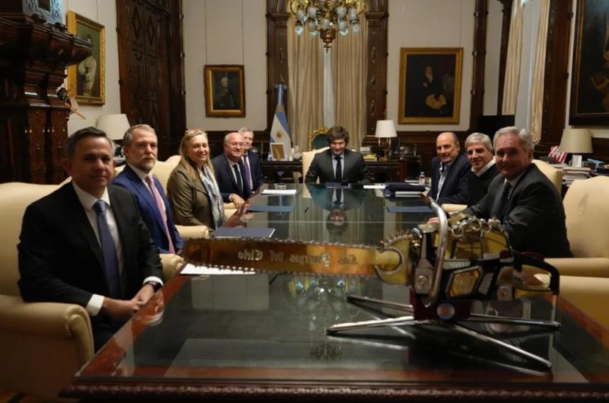 Tras la derrota en la eleccioacuten Milei y Caputo se reunieron con el presidente del BID