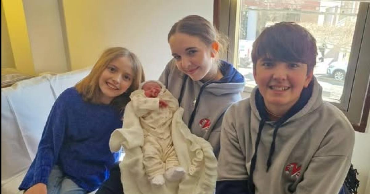 Luciano di Naacutepoli y Carmina Besga celebraron el nacimiento de su hija