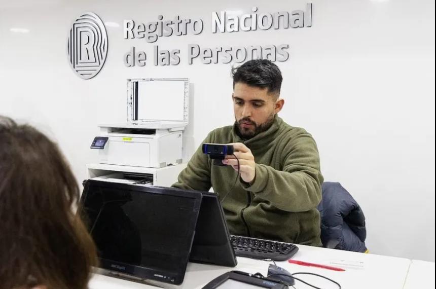 Incertidumbre en santarrosentildeos por los pasaportes con fallas de seguridad