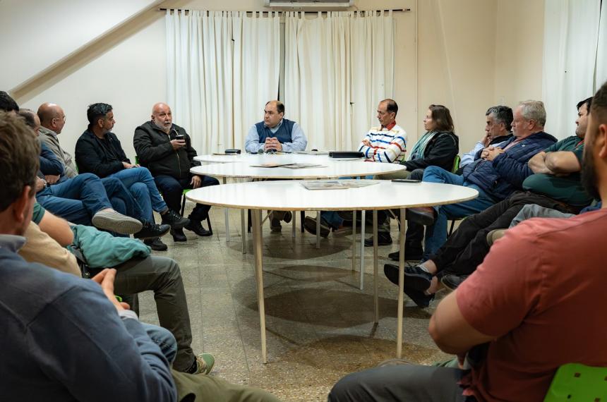 Ferraacuten se reunioacute con los representantes del campo