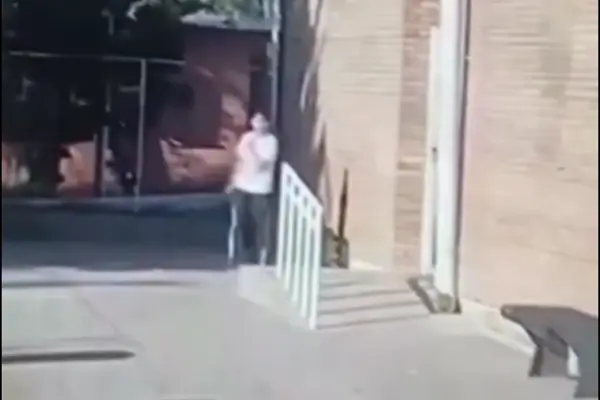 Paacutenico en una escuela de Mendoza- la adolescente de 14 antildeos entregoacute el arma