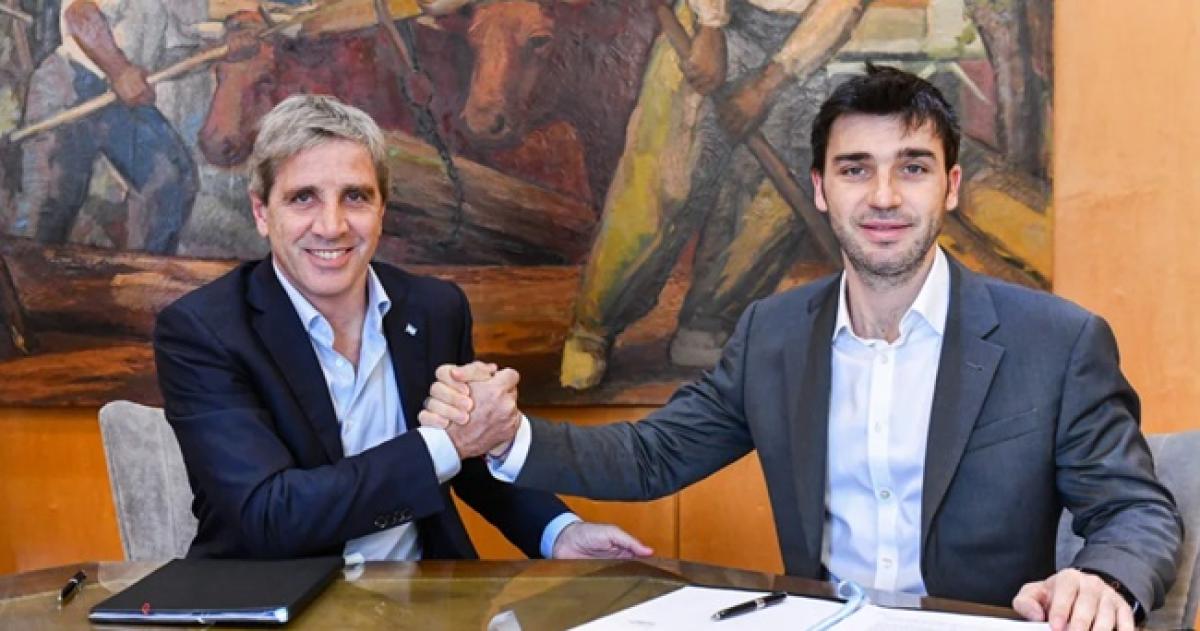 Caputo firmoacute convenios con Chubut y Tucumaacuten- recibiraacuten obras y viviendas