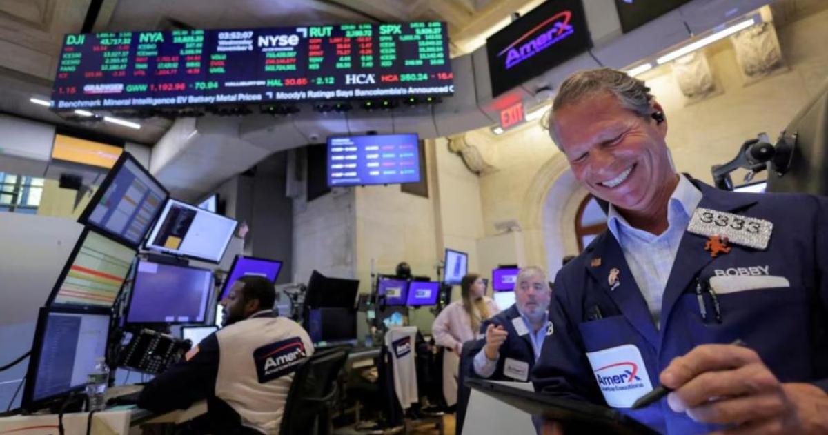 Acciones argentinas repuntaron tras el apoyo del FMI y el doacutelar oficial cerroacute en 1435