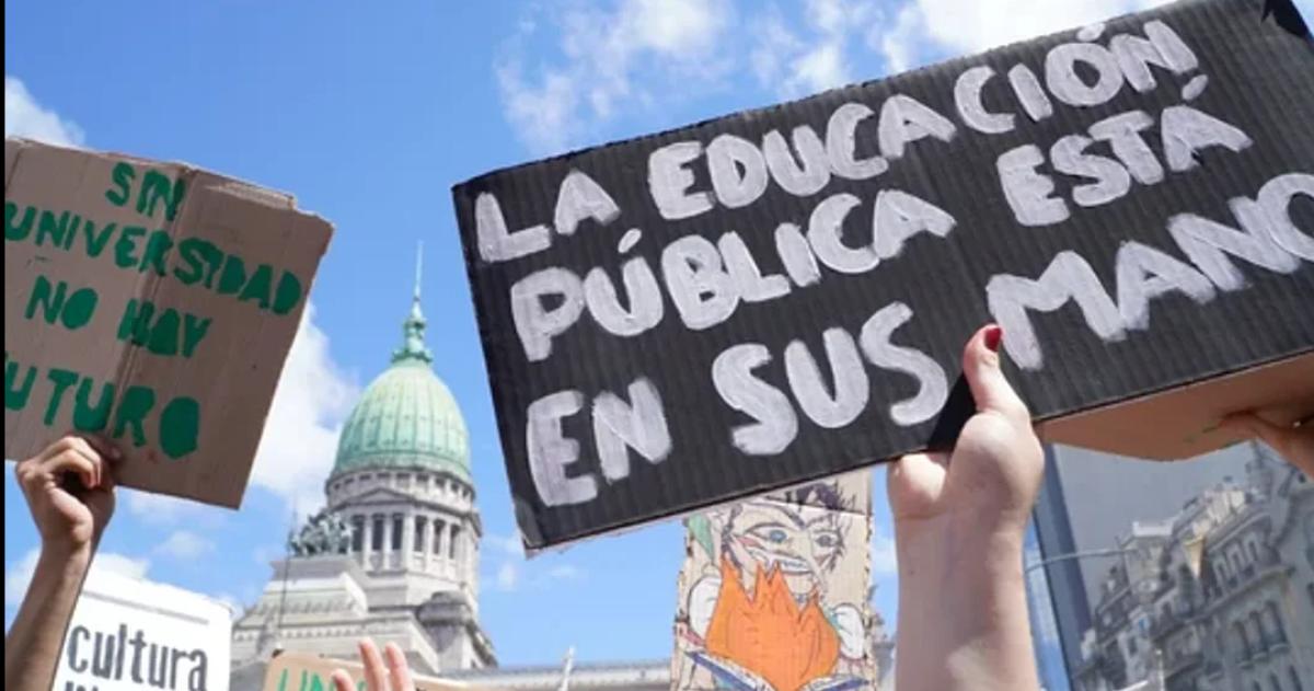 Milei vetoacute por completo la Ley de Financiamiento Universitario